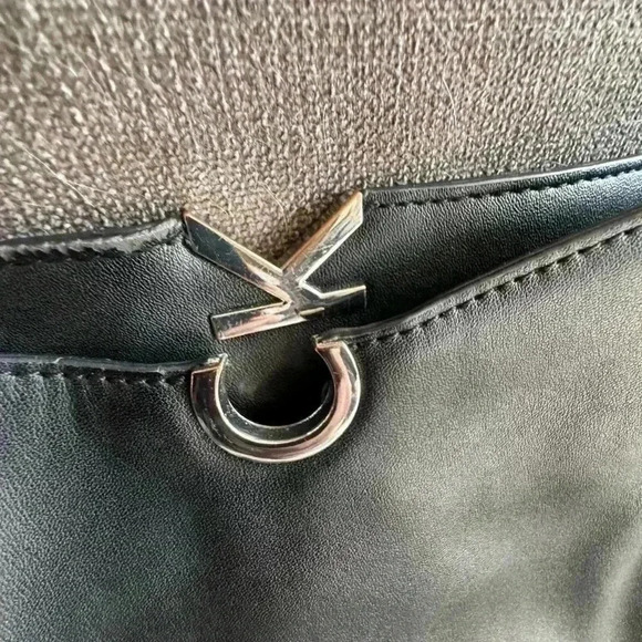 Calvin Klein black leather purse - Picture 5 of 10